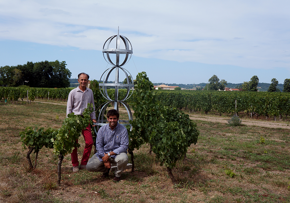 Jean-Frédéric et Lambert MUSSET dans les vignes