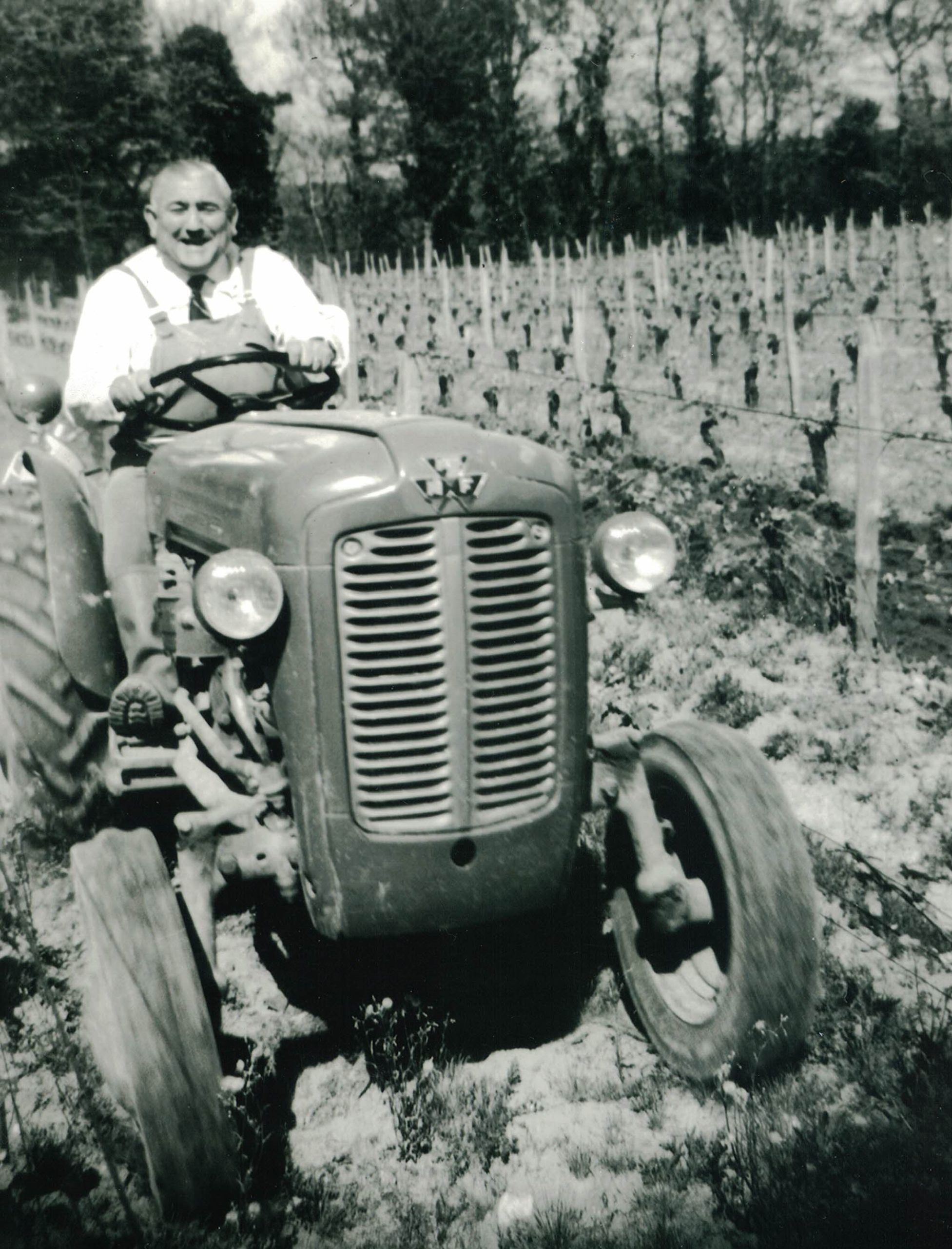 Henri Bourlon Père sur tracteur