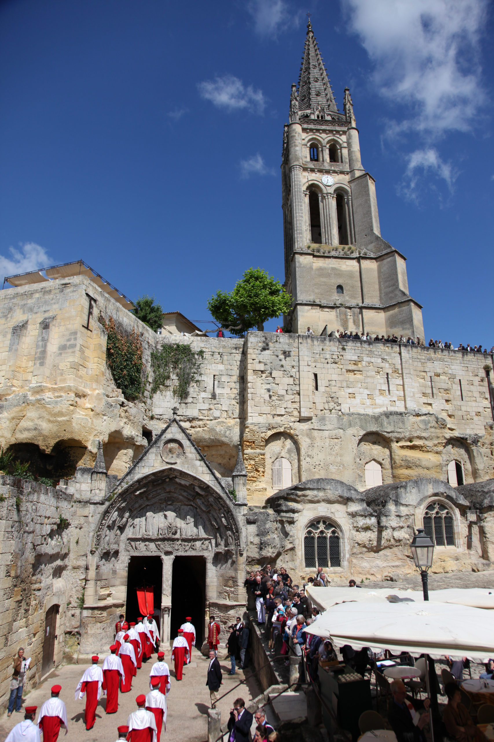 Eglise Monolithe : Portes et clocher