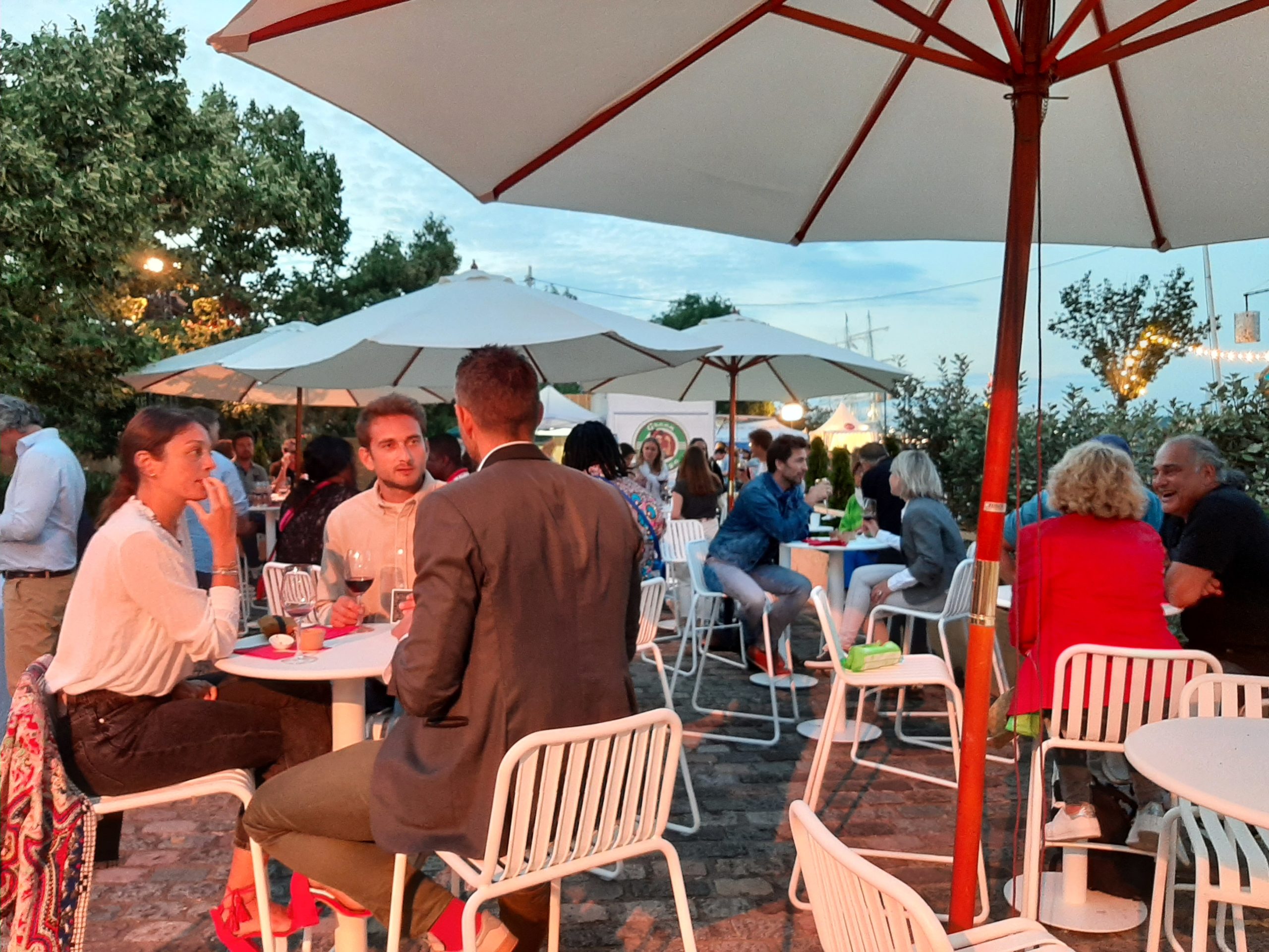 Soirée privée, avec les invités