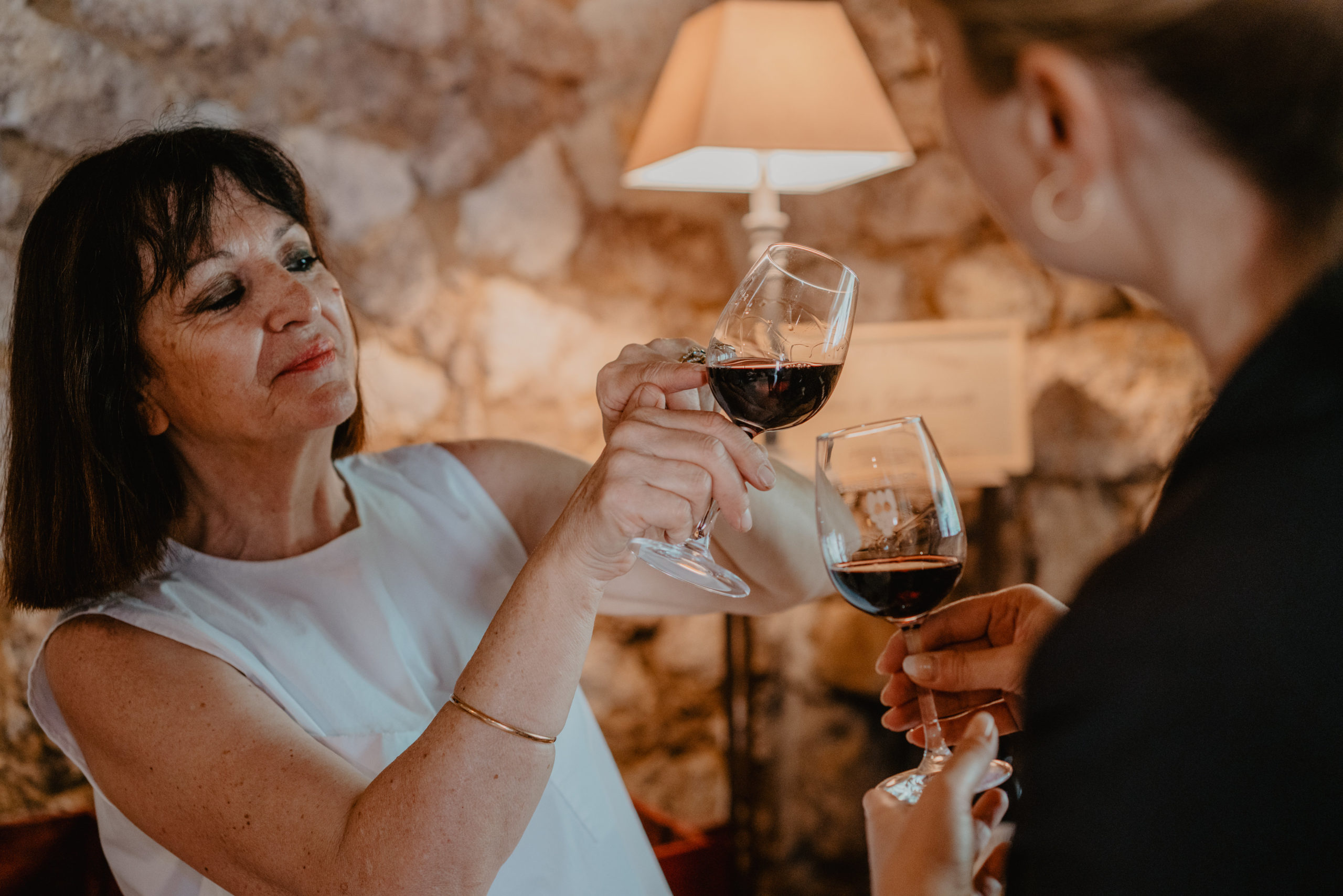 Observation du vin du Chateau des Laudes