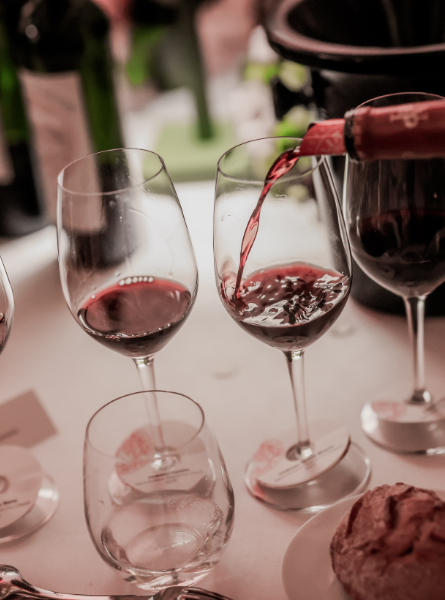 vins servis lors du diner de la fête de printemps