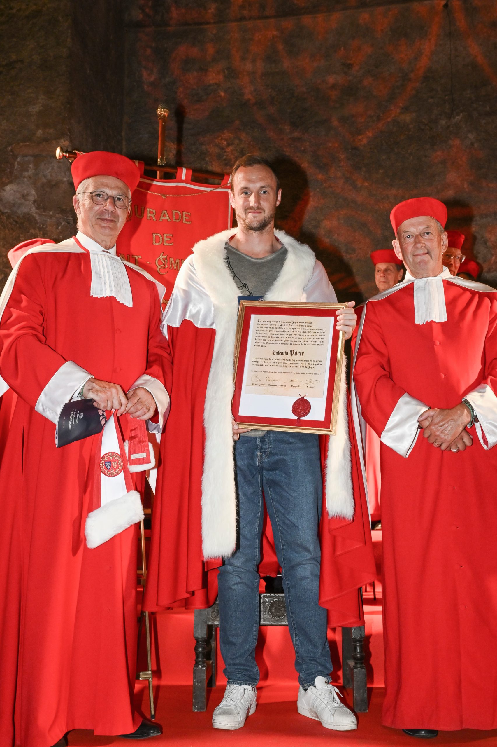 valentin porte intronisé à saint-emilion